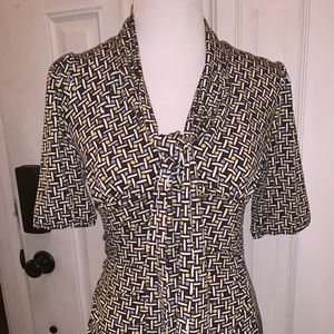 Fun pattern vneck blouse with bow.